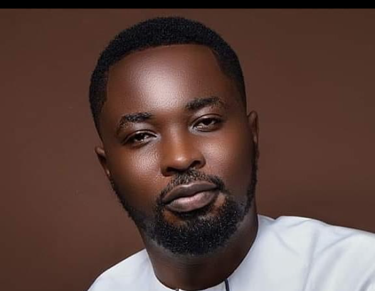 Don't marry ladies who drink beer in public, Ayade's aide tells men