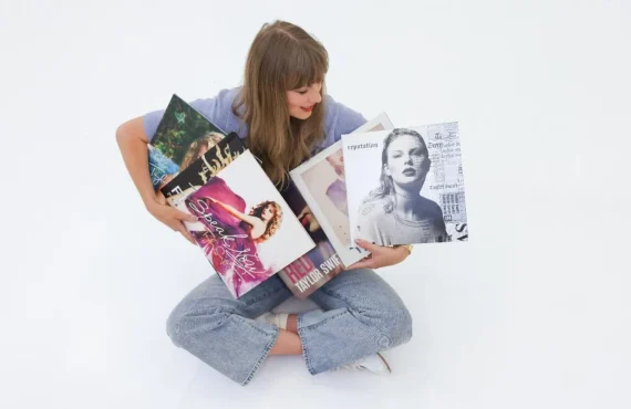 Taylor Swift buys back rights to her music